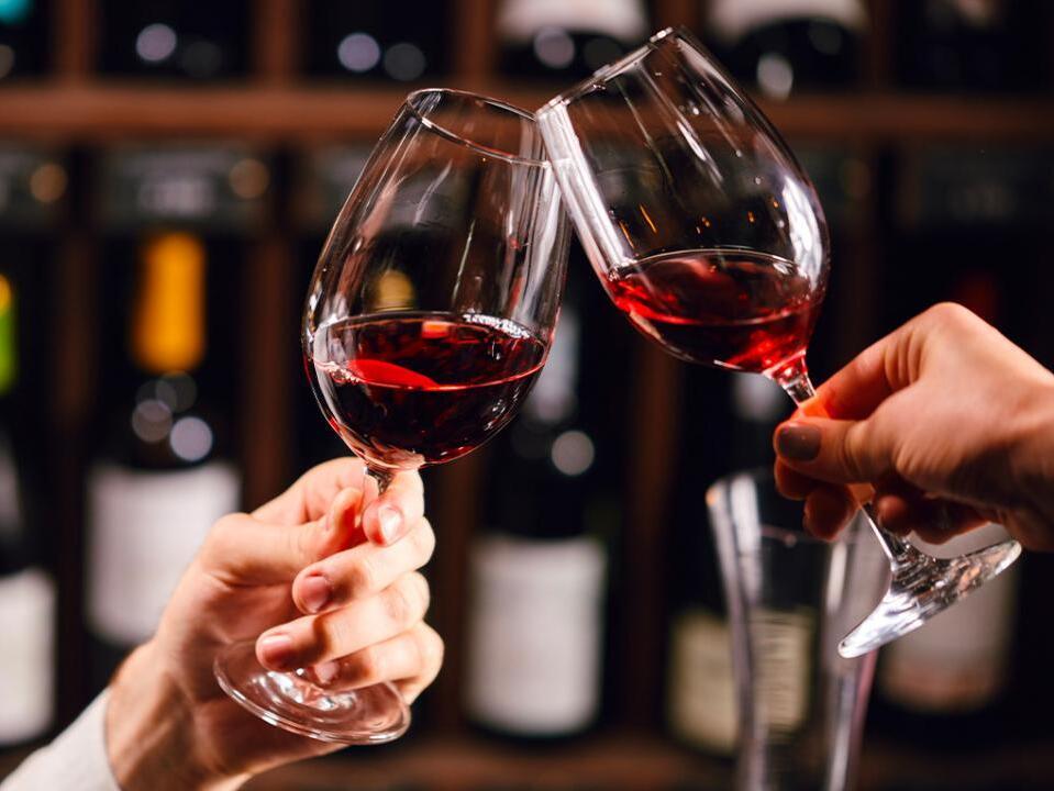 Apéro im Weinkeller und Türmli-Special